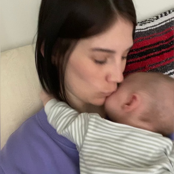 Meet your Posher, Amanda - Picture 2 of 2